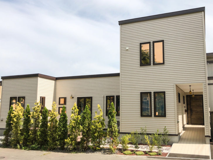 樹脂サイディング施工事例no 10 お施主様インタビュー シックでモダンな二世帯住宅 ソトメイク