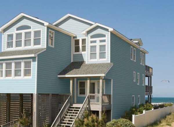 青色の外壁は好感度大 華やかで品のある外観デザインの家にするコツと事例を紹介 ソトメイク